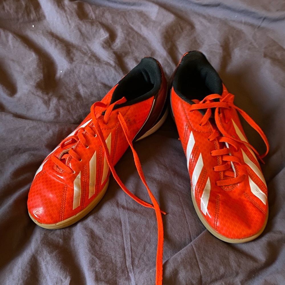 Indoor soccer shoes - orange